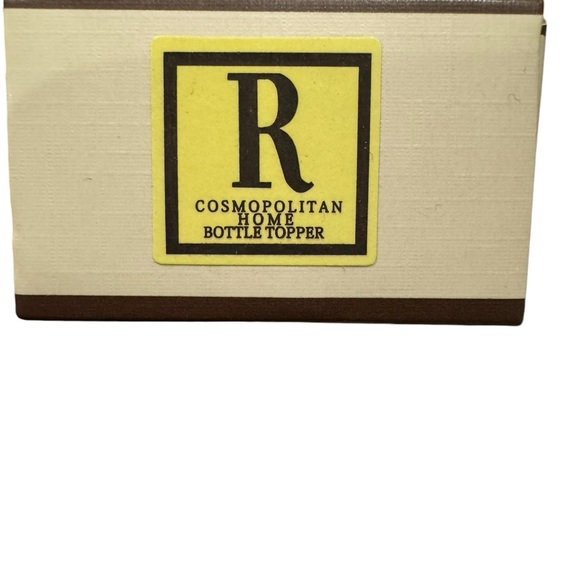 MUDPIE Cosmopolitan Home Letter 
"R” Engraved Crystal Bottle Topper. 
NIB - Picture 2 of 3